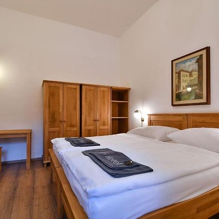Zamek Racice Hotell Exteriör bild
