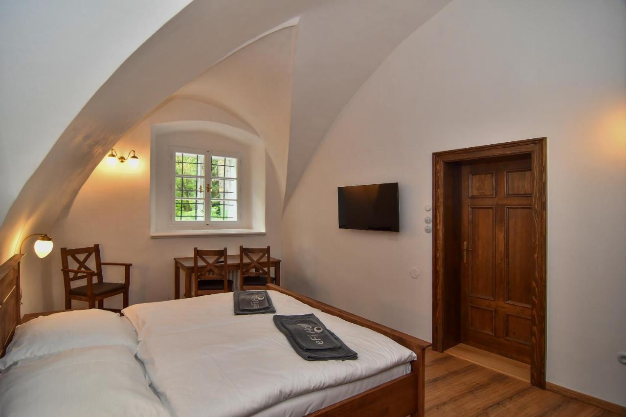 Zamek Racice Hotell Exteriör bild