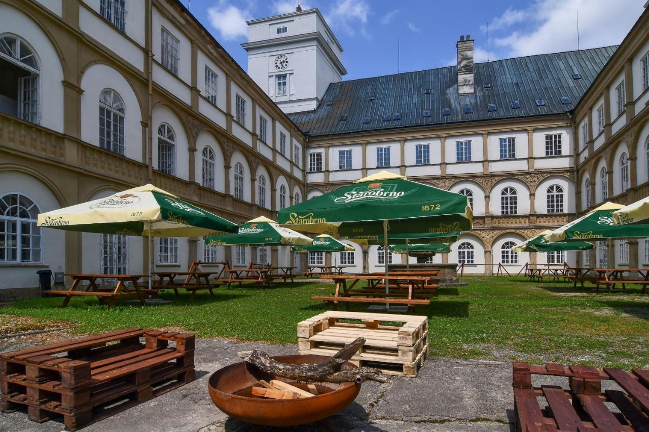 Zamek Racice Hotell Exteriör bild