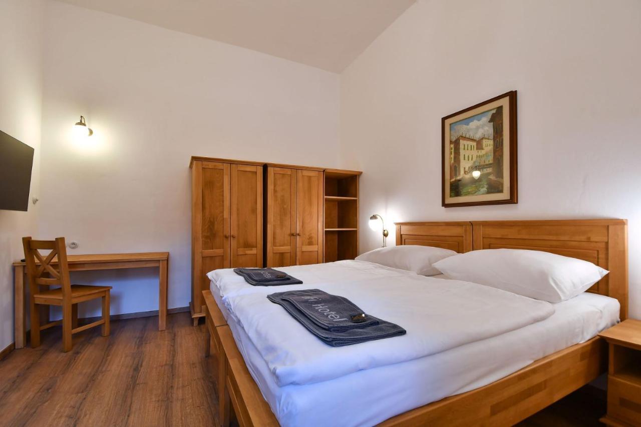 Zamek Racice Hotell Exteriör bild