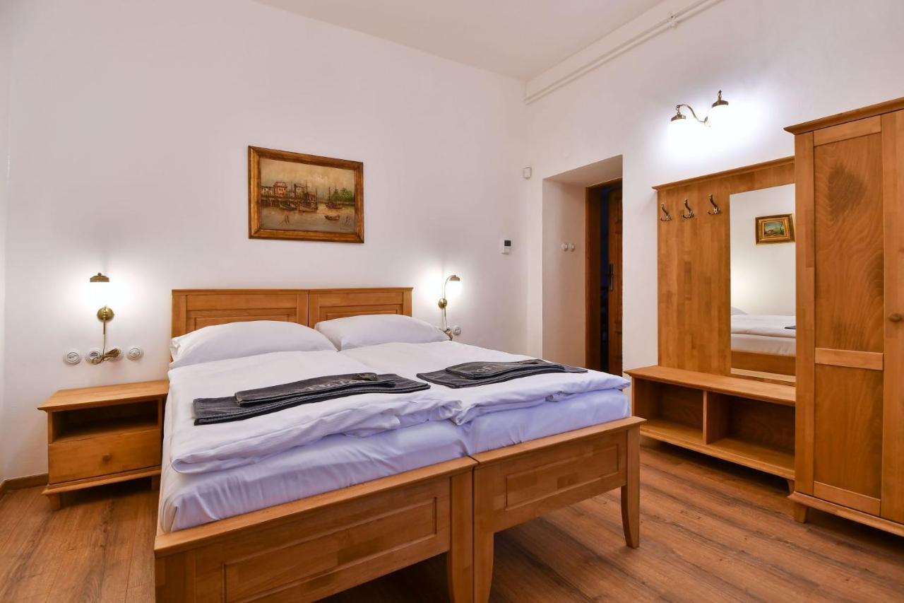 Zamek Racice Hotell Exteriör bild
