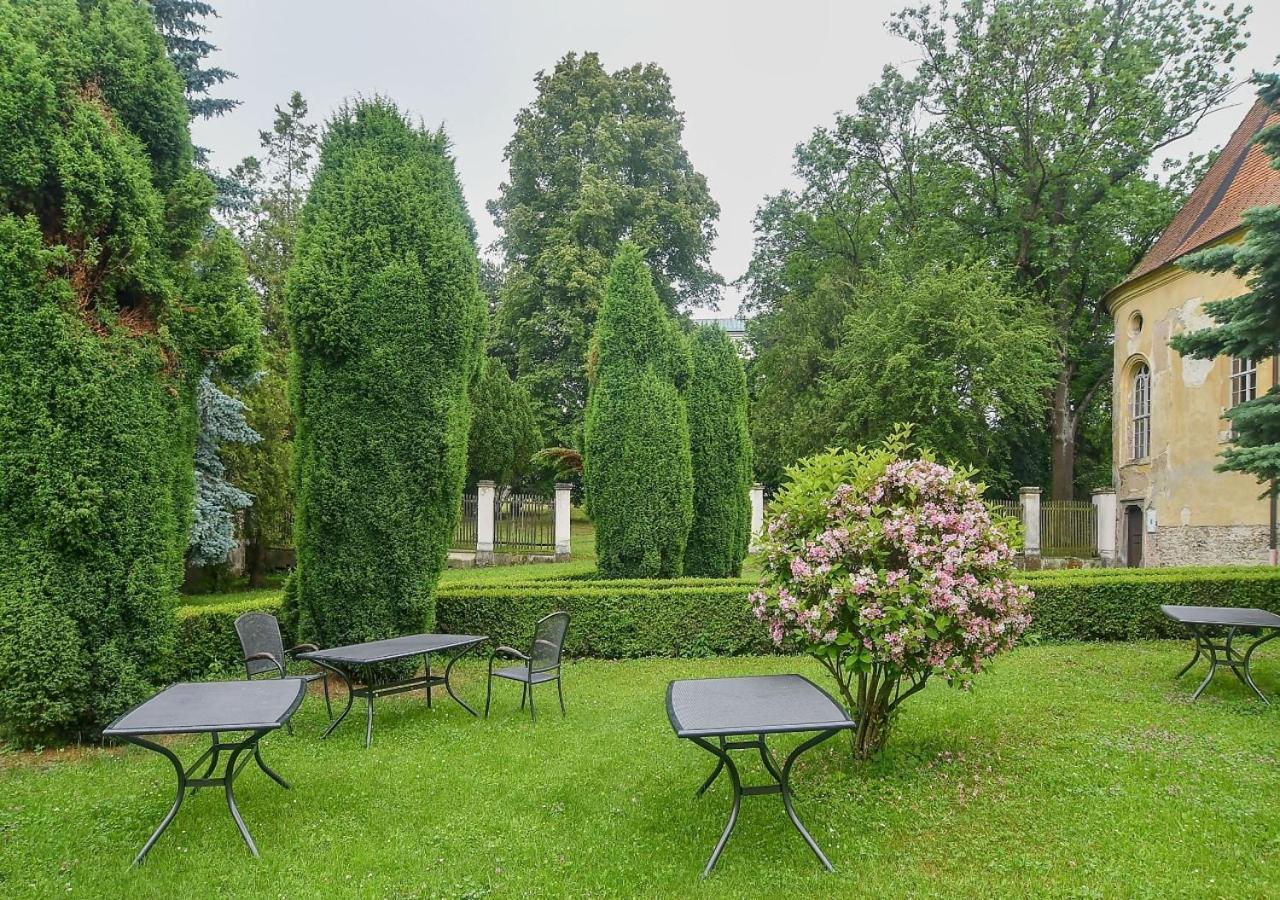 Zamek Racice Hotell Exteriör bild