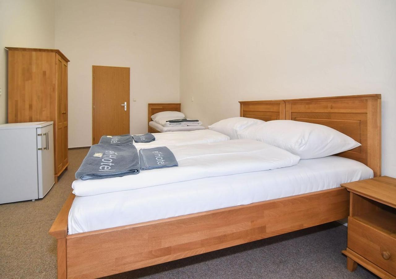Zamek Racice Hotell Exteriör bild